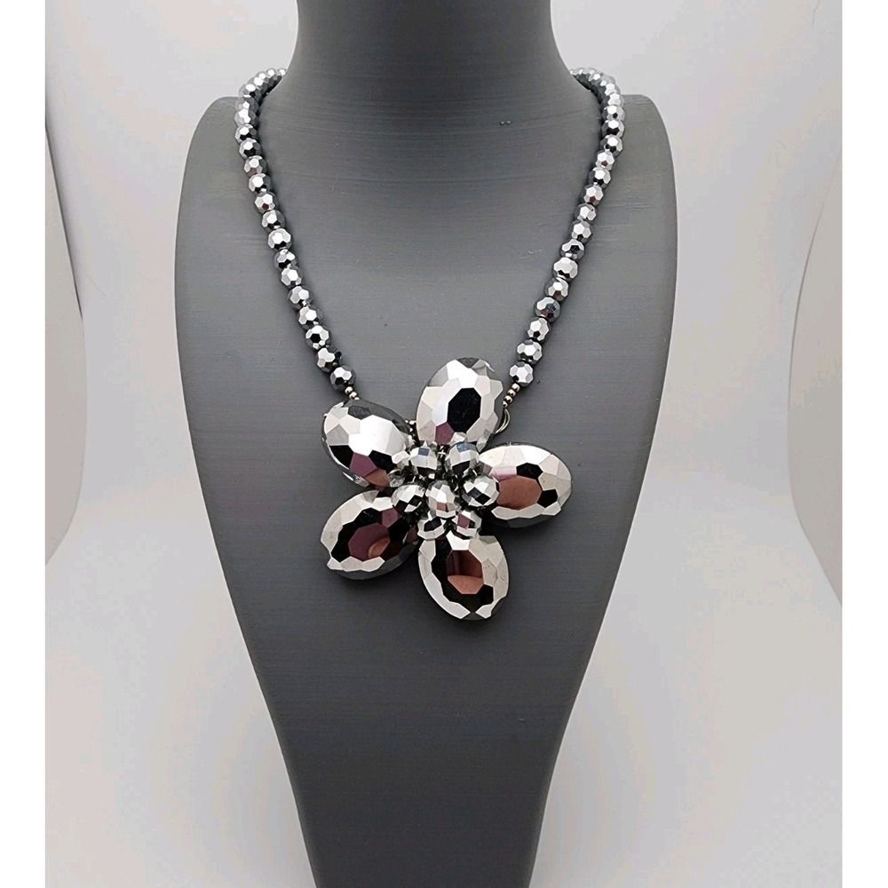 NWT Diane Katzman Pewter/Silver Tone Beaded Faceted Flower Statement Necklace